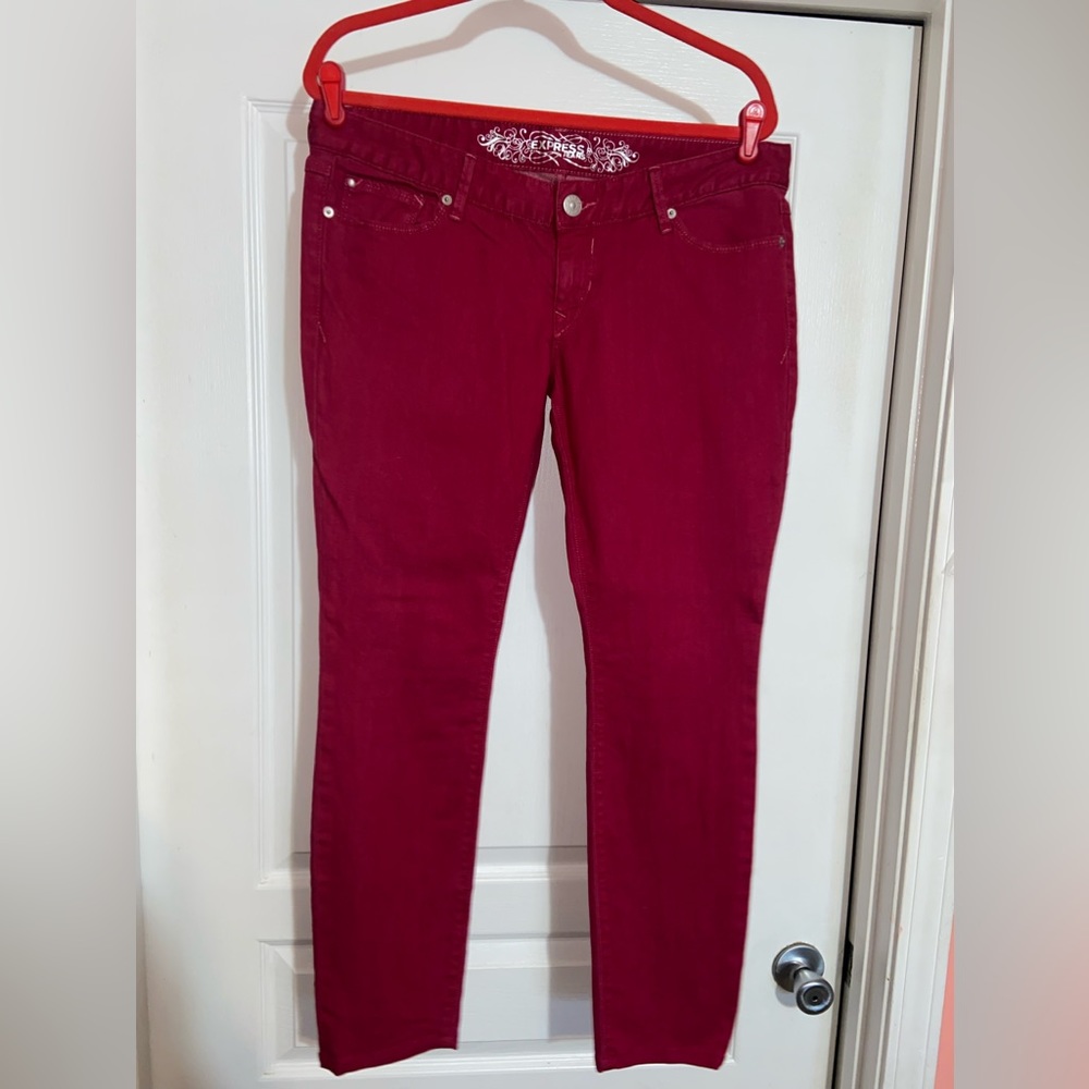 NWT Express Jeans/Zelda, sz 12. Slim fit in a berry color.